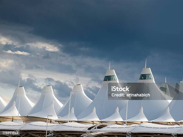 Denver International Airport Stockfoto und mehr Bilder von Blau - Blau, Colorado - Westliche Bundesstaaten der USA, Dach