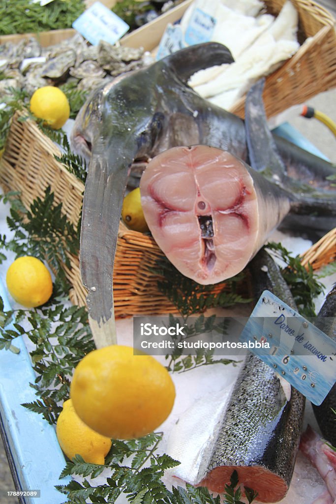 Peixe fresco em um mercado na França - Foto de stock de Animal royalty-free