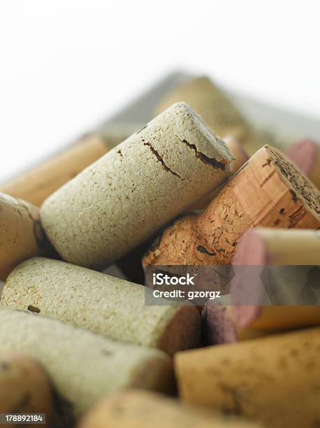 ワインボトル Corks - カラー画像のストックフォトや画像を多数ご用意 - カラー画像, クローズアップ, コルク栓