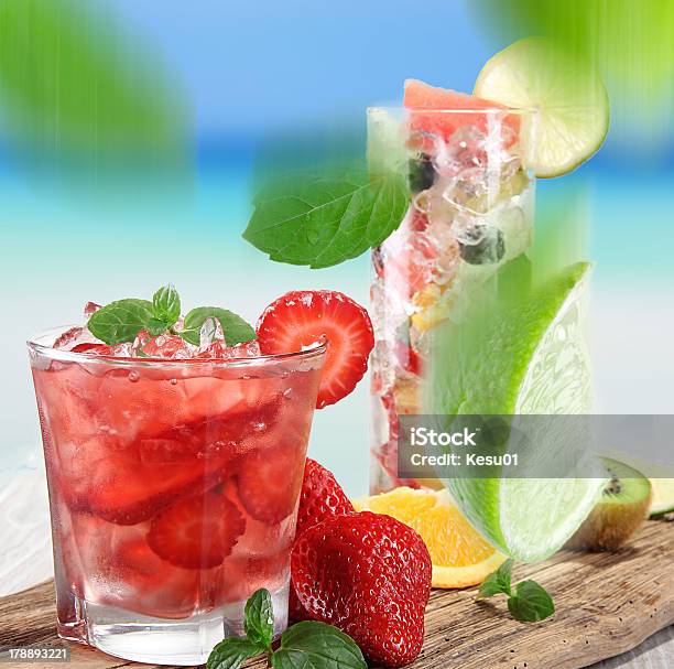 Foto de Bebidas De Verão e mais fotos de stock de Alcoolismo - Alcoolismo, Azul, Bebida