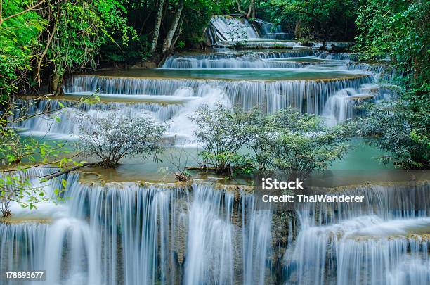 Huay Mae Khamin Queda De Água - Fotografias de stock e mais imagens de Acidente Natural - Acidente Natural, Ajardinado, Ao Ar Livre