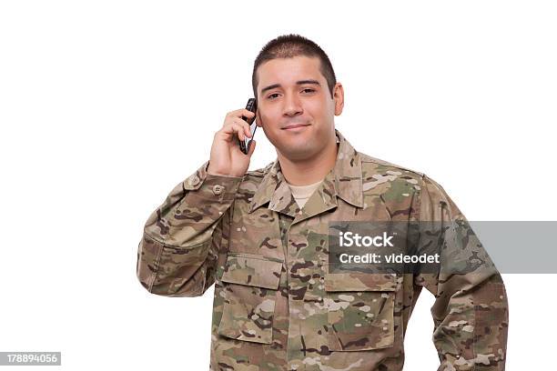 Retrato De Um Exército Veterano De Guerra A Falar Ao Telefone - Fotografias de stock e mais imagens de Homens