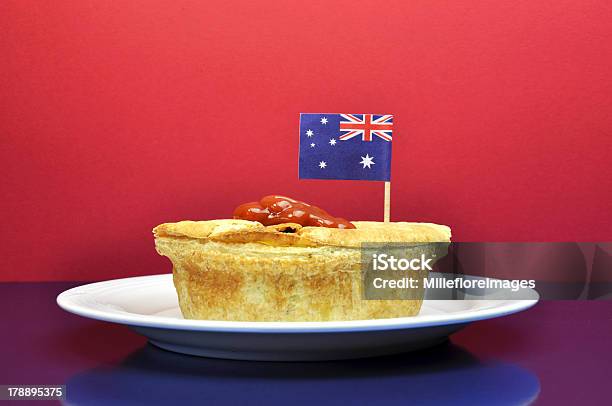 Tradizionale Australiano Tortino Di Carne E Salsa - Fotografie stock e altre immagini di Tortino di carne - Tortino di carne, Australia Day, Tortino salato