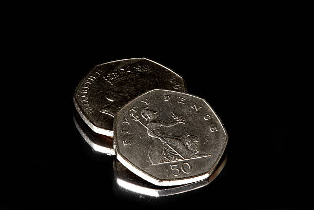 cinquenta pence - fifty pence coin coin british coin number 50 - fotografias e filmes do acervo