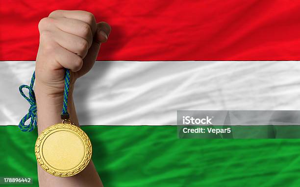 Foto de Medalha De Ouro Por Esporte E Bandeira Nacional Da Hungria e mais fotos de stock de Bandeira