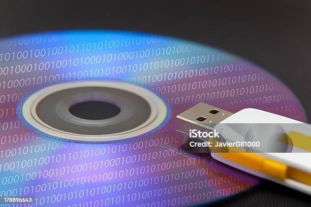 Digitale Informationen Stockfoto und mehr Bilder von Binärcode - Binärcode, CD, CD-ROM