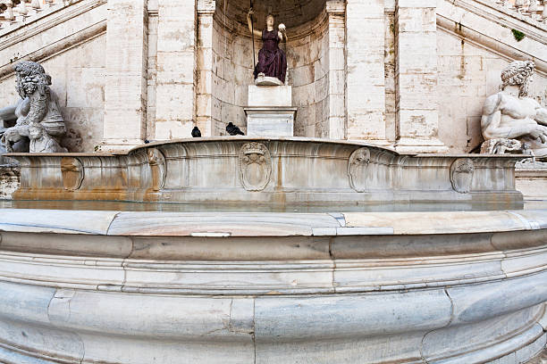 fontana della dea roma sulla collina capitolini, roma - fontana della dea roma foto e immagini stock