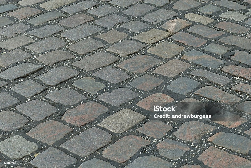 Pedra de calçamento de Old road correndo diagonalmente. - Foto de stock de Abstrato royalty-free
