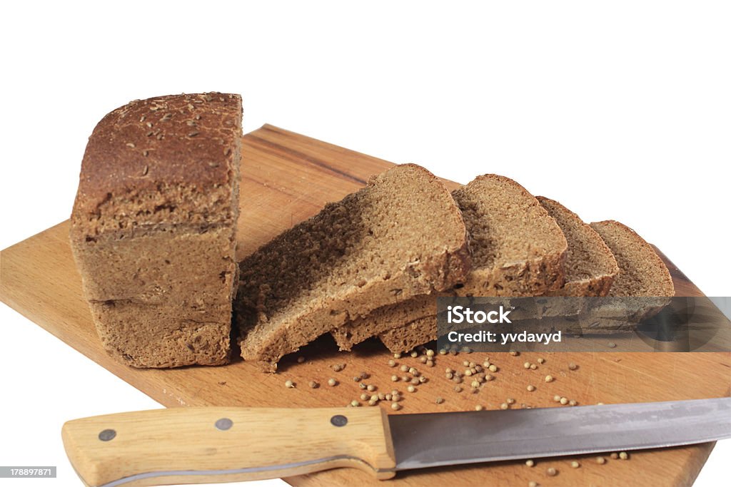 Faca, Cortado em Pedacinhos Pão de Centeio em uma mesa de madeira de corte. - Royalty-free Alimentação Saudável Foto de stock