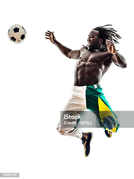 Photo libre de droit de Homme Joueur De Football Brésilien banque d'images et plus d'images libres de droit de Cadrage en pied - Cadrage en pied, D'origine africaine, Hommes