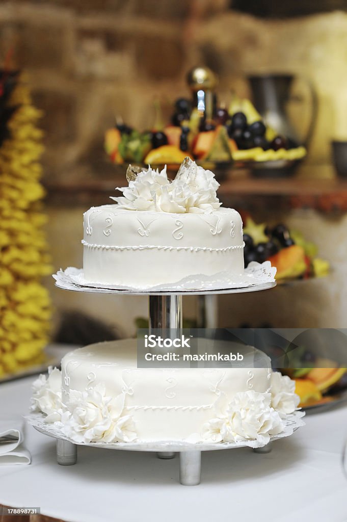 Lindo Bolo de casamento branco - Royalty-free Amarelo Foto de stock