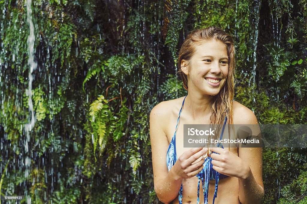 Mulher underwaterfall no Havai - Royalty-free Adulto Foto de stock