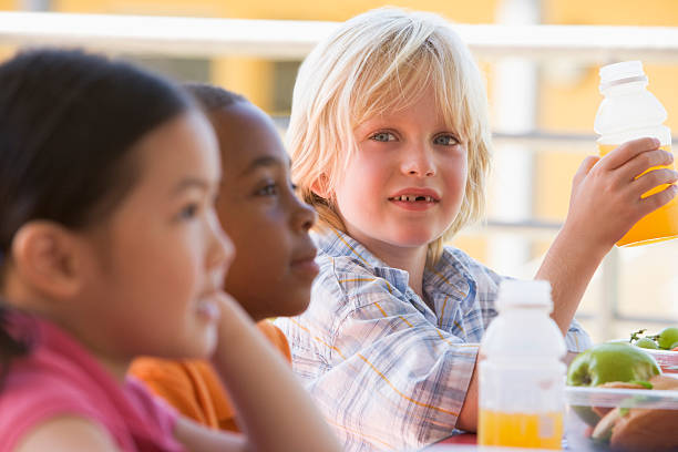 istock Kindergarten children eating lunch 178899022