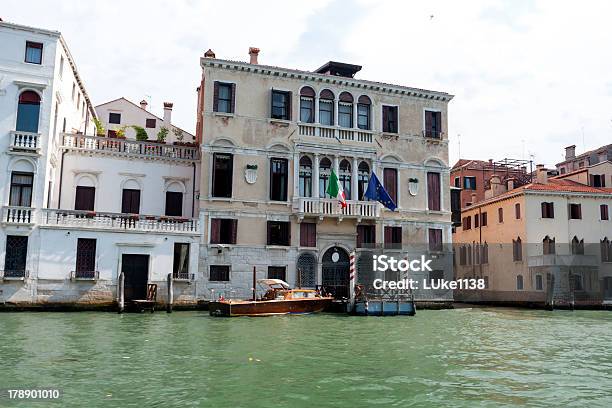 Foto de O Grand Canal e mais fotos de stock de Barco a Motor - Barco a Motor, Barco de passageiros, Canal