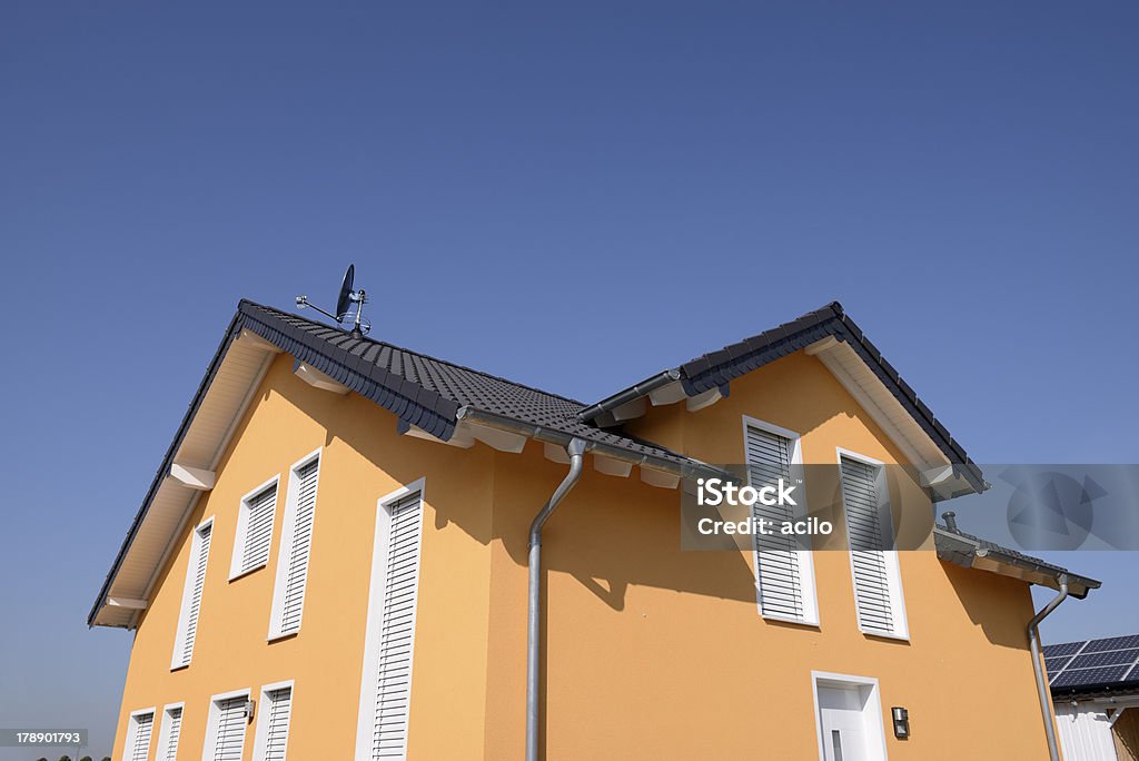 orange moderne famille maison et de ciel bleu - Photo de Architecture libre de droits