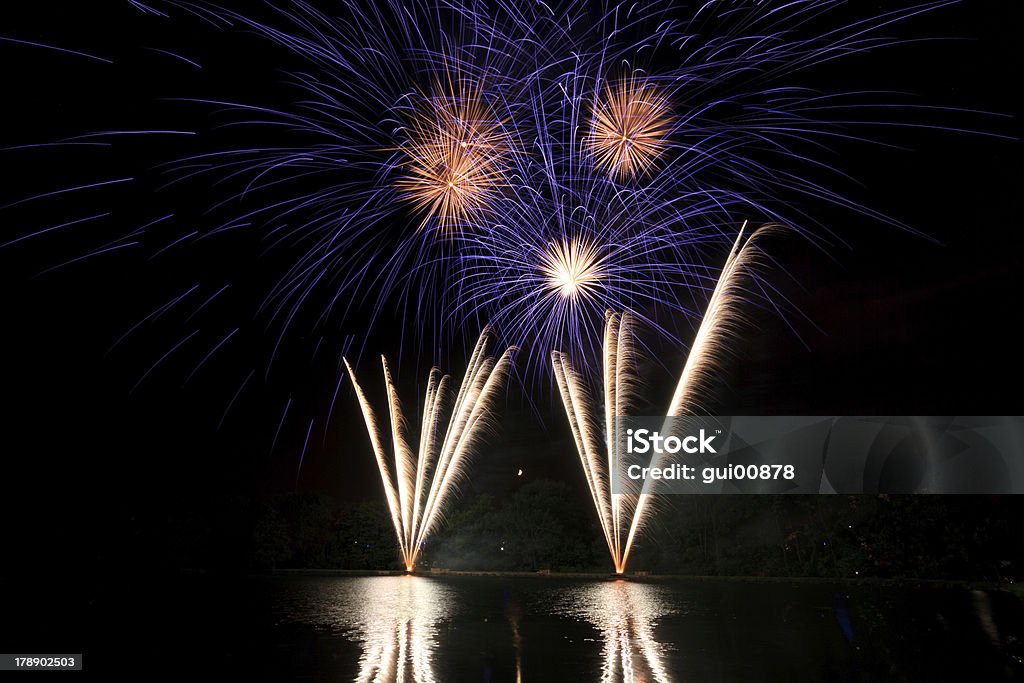 Feuerwerk - Lizenzfrei Aufnahme von unten Stock-Foto