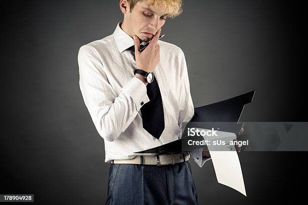 Junge Business Mann Stockfoto und mehr Bilder von Besorgt - Besorgt, Unterschreiben, Abmachung