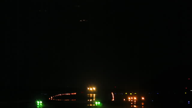 Airplane landing, night