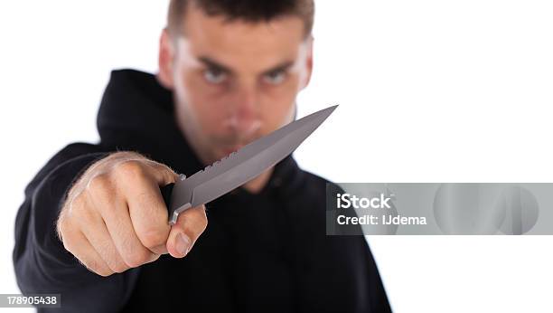 Человек Угрожая С Нож — стоковые фотографии и другие картинки Агрессия - Агрессия, Белый, Белый фон
