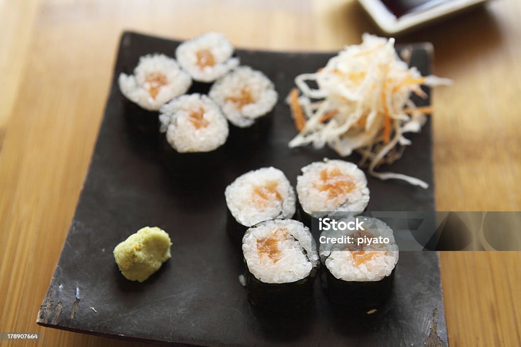 サーモン巻き寿司 - おやつのロイヤリティフリーストックフォト