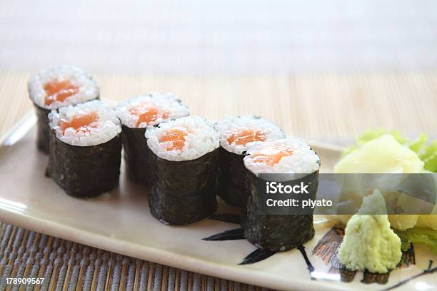 Salmão Sushi Maki - Fotografias de stock e mais imagens de Almoço - Almoço, Arroz - Alimento Básico, Atum - Peixe