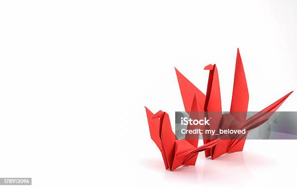 Vermelho Peper Aves - Fotografias de stock e mais imagens de Fundo Branco - Fundo Branco, Origami, Pássaro
