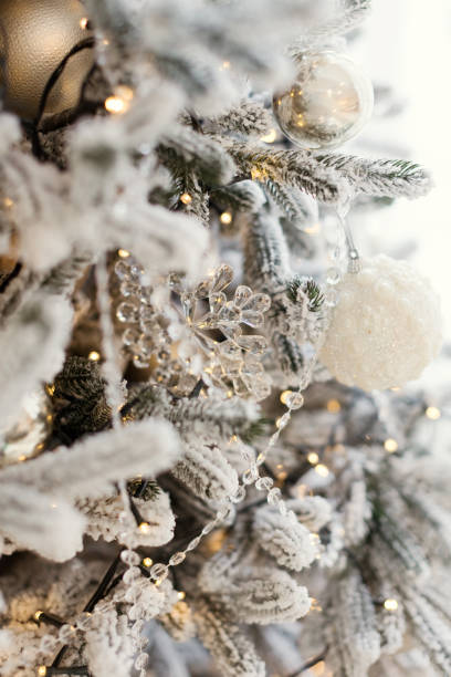 istock Beautiful Christmas tree with decorations 1789199194