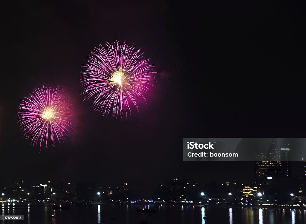 Feuerwerk über Meer - Lizenzfrei Anzünden Stock-Foto
