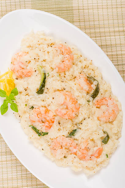 risotto aux crevettes bianco - food rice lobster scampi photos et images de collection