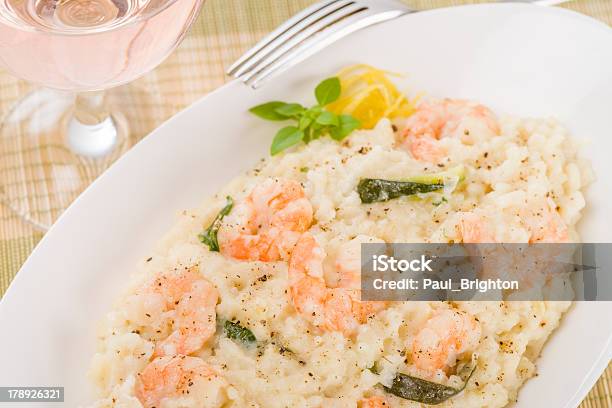 Camarones Risotto Blanco Foto de stock y más banco de imágenes de Camarón - Marisco - Camarón - Marisco, Nata, Risotto