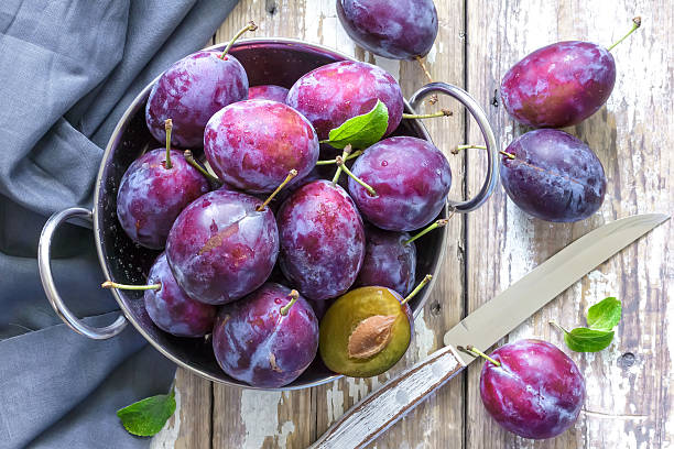 śliwki - plum leaf fruit white zdjęcia i obrazy z banku zdjęć