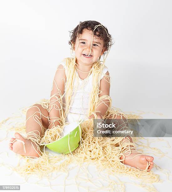 Spaghetti Baby Stockfoto und mehr Bilder von Mit Essen werfen - Mit Essen werfen, 12-23 Monate, 18-23 Monate