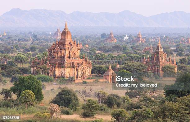 Photo libre de droit de Bagan Pagode Myanmar banque d'images et plus d'images libres de droit de Admirer le paysage - Admirer le paysage, Antique, Architecture