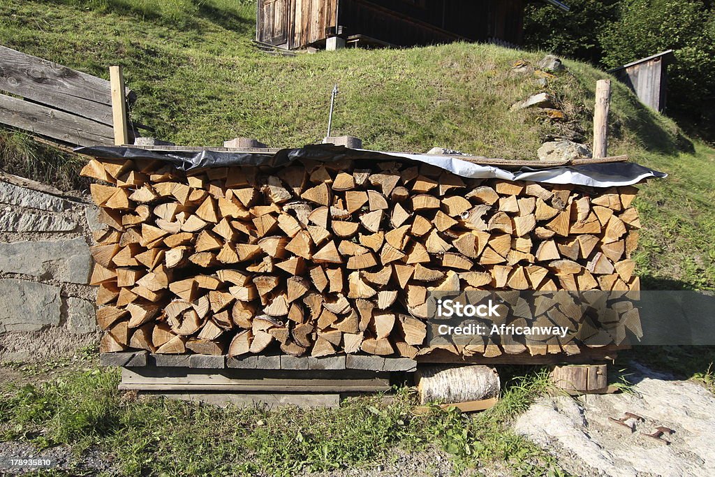 Pile de bois sec - Photo de Arrière-plan net libre de droits