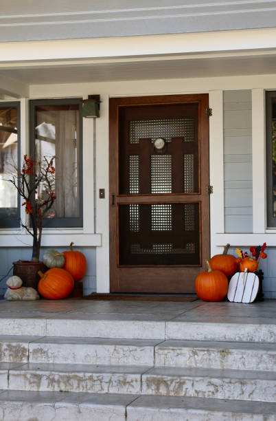 istock Charming beach bungalow with autumn decorations on the front porch 1789459453