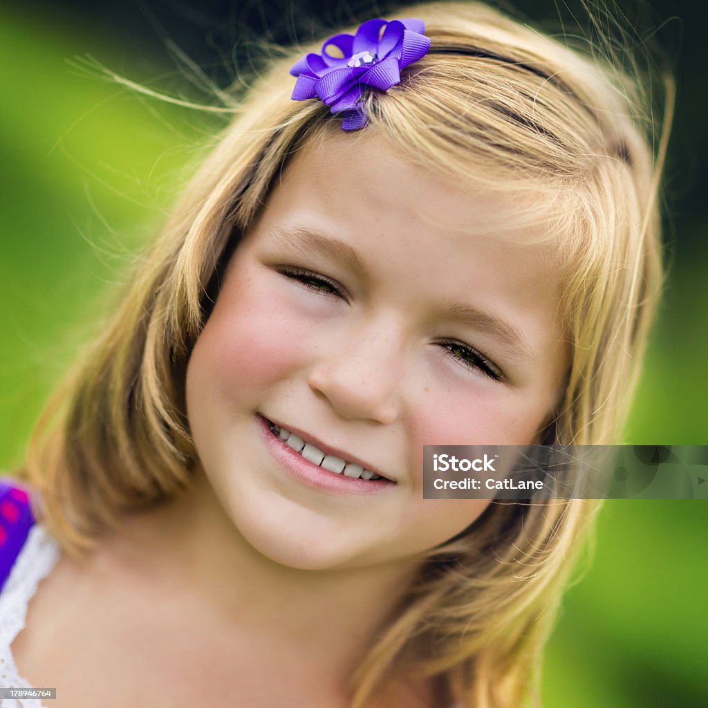 Vibrante Retrato de hermosa niña - Foto de stock de 8-9 años libre de derechos