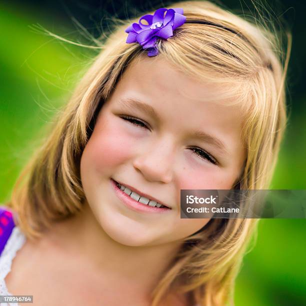Foto de Vibrante Retrato Da Bela Menina e mais fotos de stock de 8-9 Anos - 8-9 Anos, Beleza, Cabelo Louro