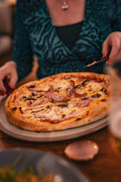 istock Cutting Pizza At Italian Restaurant 1789480613