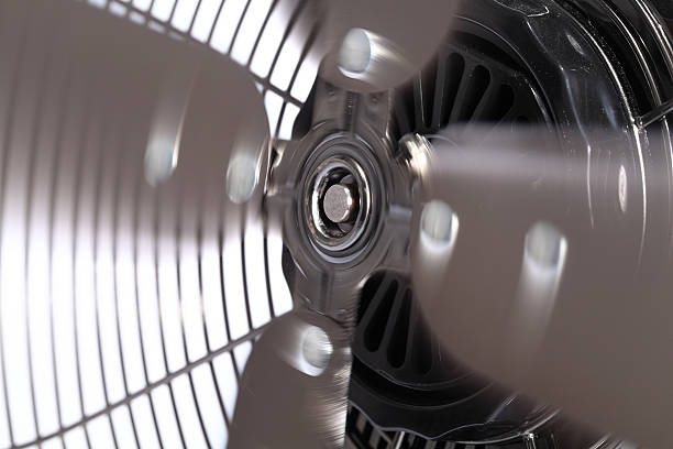 spinning ventilator blades - summer cool electric fan heat stock-fotos und bilder