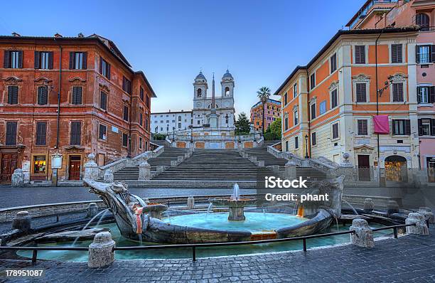 Spanische Treppe In Rom Stockfoto und mehr Bilder von Alt - Alt, Architektur, Barcaccia-Brunnen