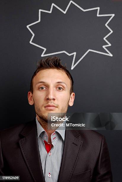 Hombre Joven Y Discurso De Pensamiento Foto de stock y más banco de imágenes de Adulto - Adulto, Adulto joven, Bien parecido