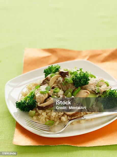 Photo libre de droit de Champignon Stirfry Poulet banque d'images et plus d'images libres de droit de Aliment sauté au wok - Aliment sauté au wok, Légume, Champignon comestible