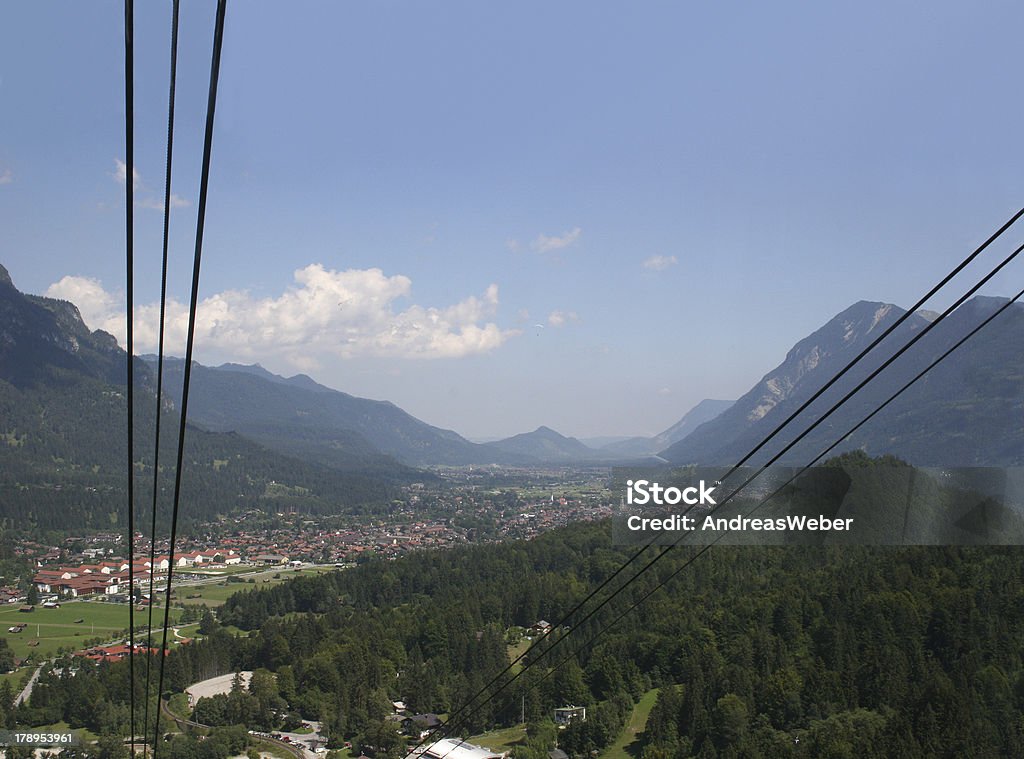 Garmisch-Partenkirchen von Alpspitz-Seilbahn - Zbiór zdjęć royalty-free (Alpy)