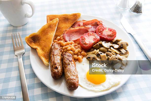 전통적인 영국식 조리한 조식 0명에 대한 스톡 사진 및 기타 이미지 - 0명, 가공육, 건강에 좋지 않은 음식
