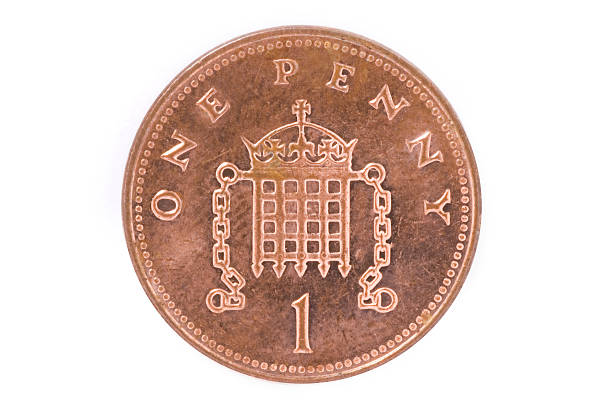 один пенни изолирован на белом - one pence coin british coin coin currency стоковые фото и изображения