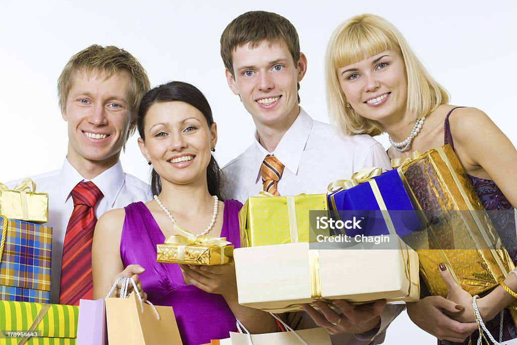 Sorrindo pessoas com presentes - Foto de stock de Adulto royalty-free