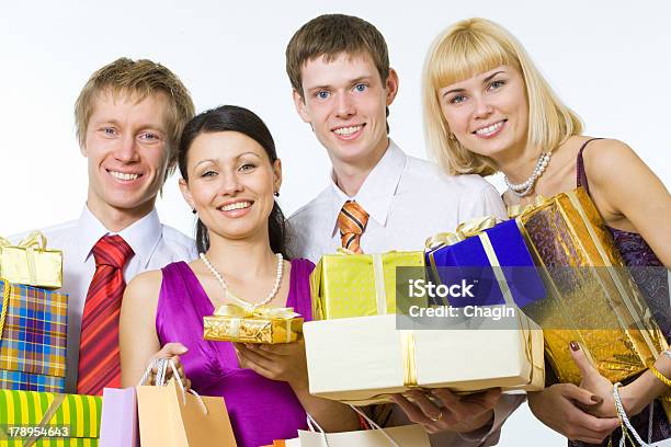 Foto de Sorrindo Pessoas Com Presentes e mais fotos de stock de Adulto - Adulto, Alegria, Amizade