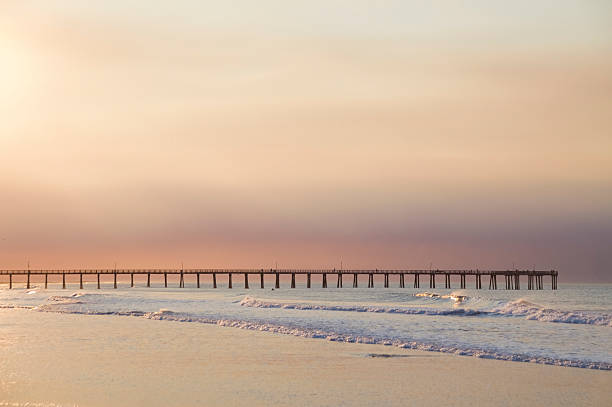 istock Pier in the Early Morning 178954729