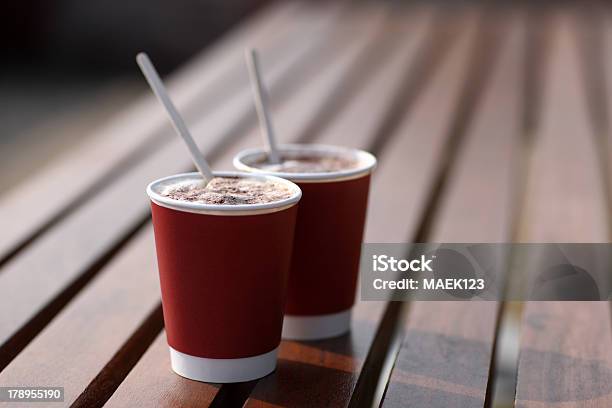 Il Caffè - Fotografie stock e altre immagini di Bevanda spumosa - Bevanda spumosa, Bicchiere di carta, Caffè - Bevanda