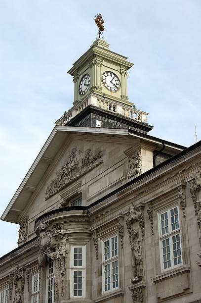 istock Building with stone ornamental decoration 178955539